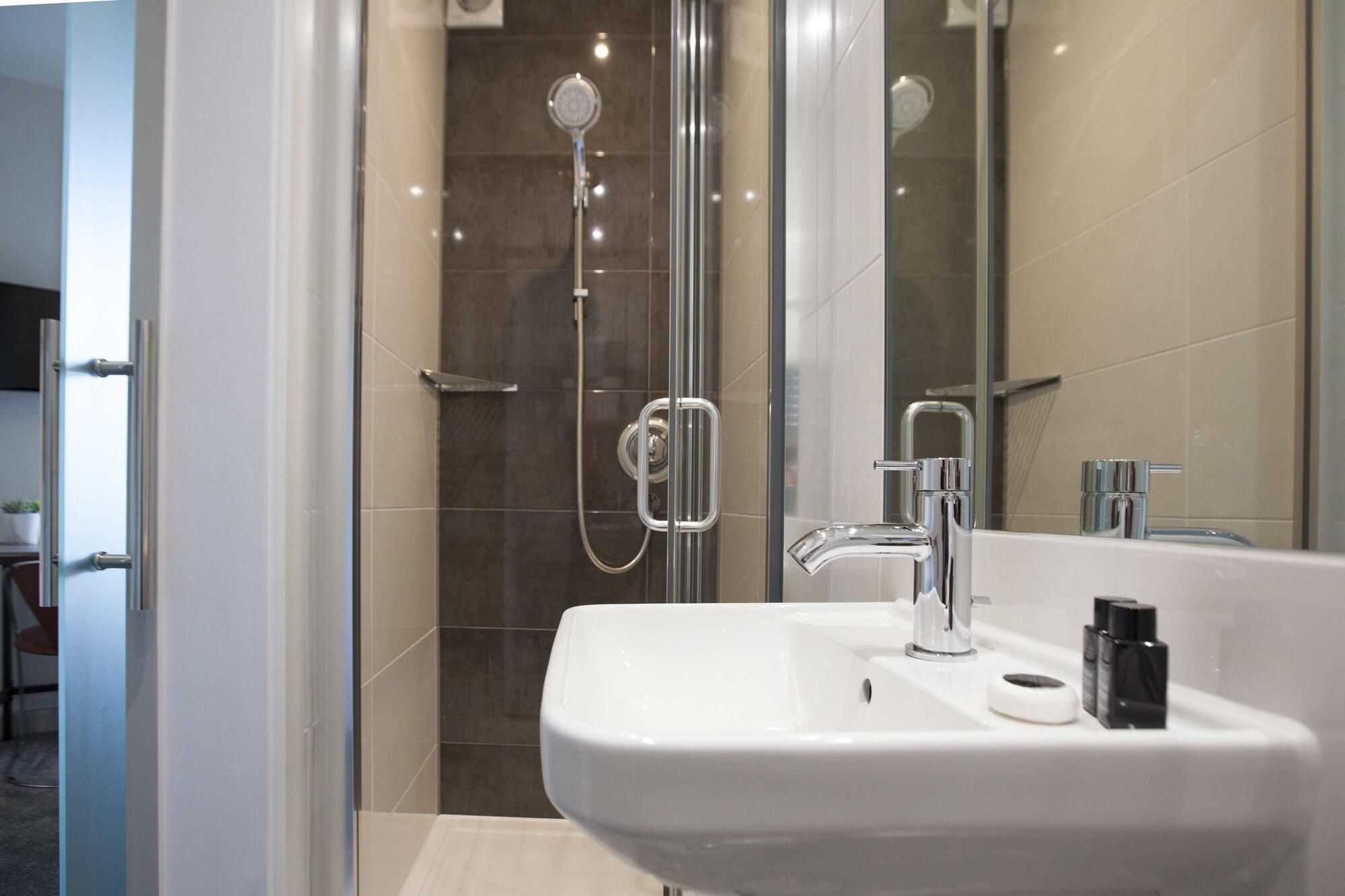 Asperion Hotel Guildford Extérieur photo