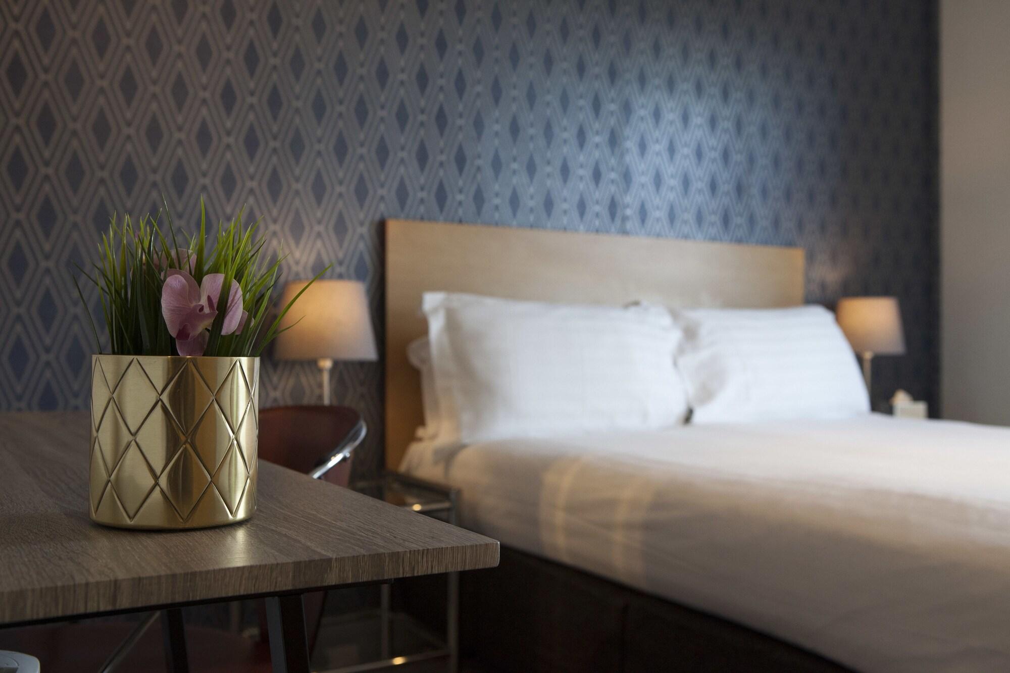 Asperion Hotel Guildford Extérieur photo