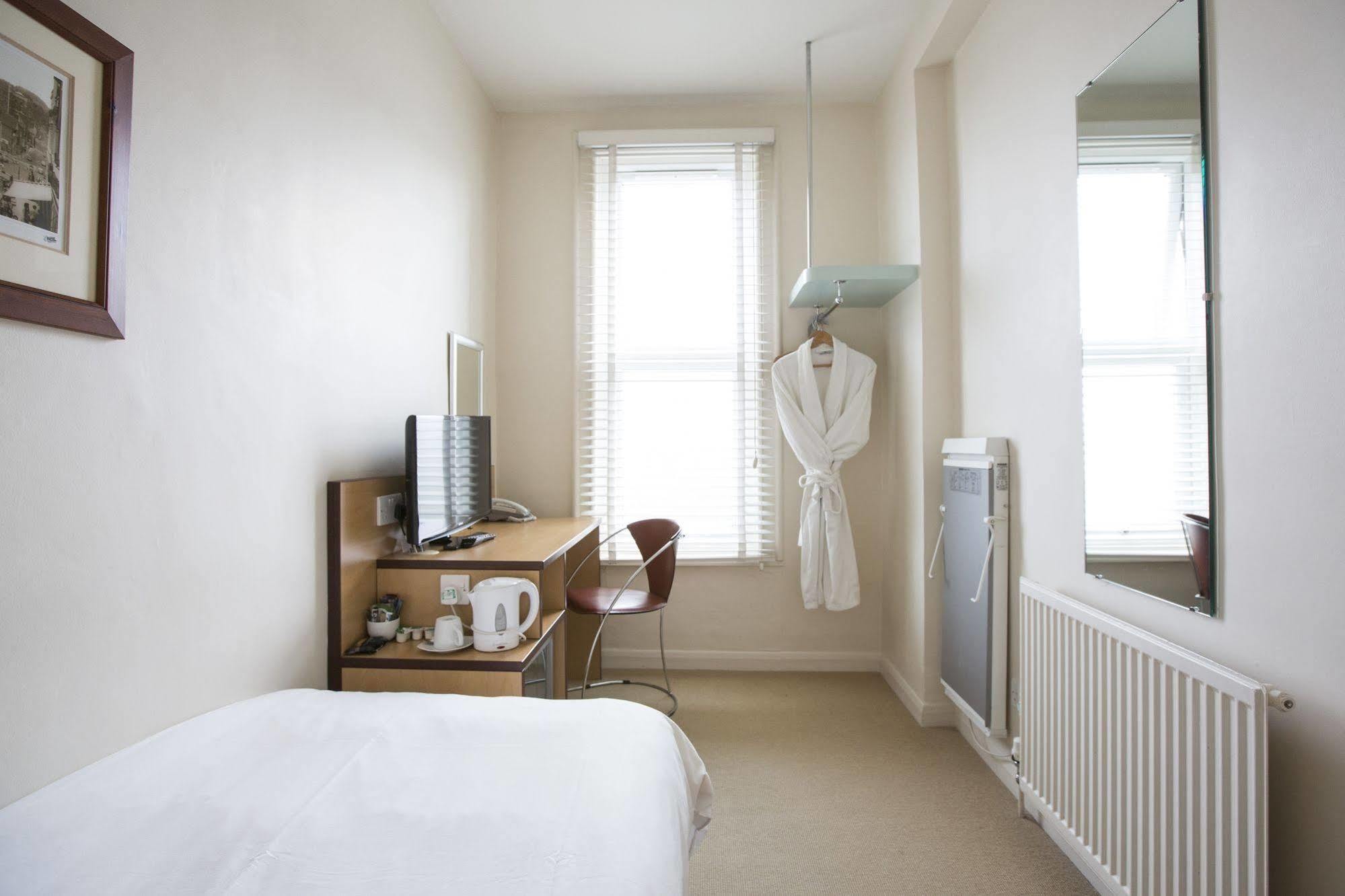 Asperion Hotel Guildford Extérieur photo