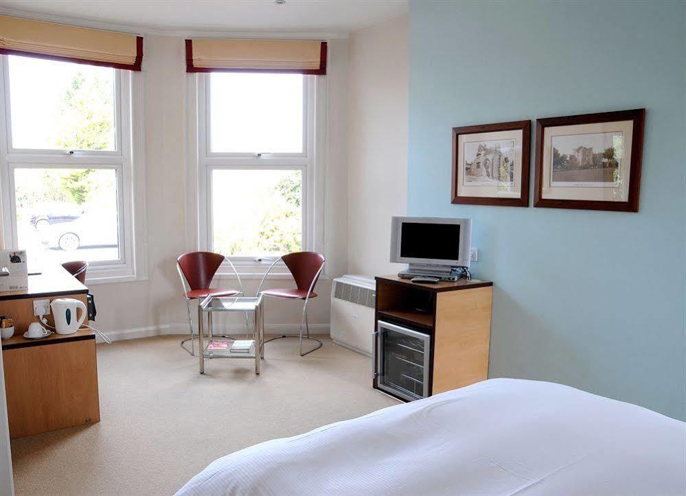 Asperion Hotel Guildford Extérieur photo